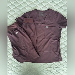 FIGS Dark Fig FREEx Scrub Set